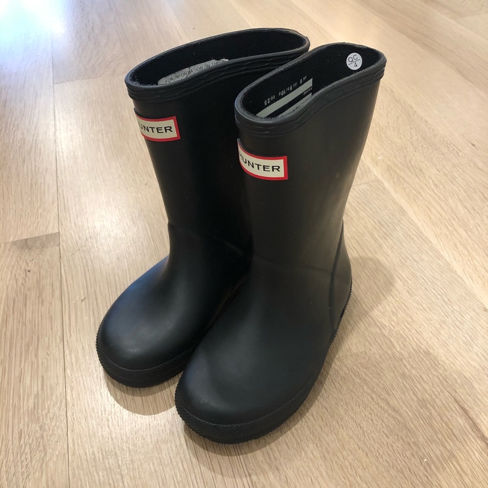 EUC black toddler hunter rain boot sz 8
